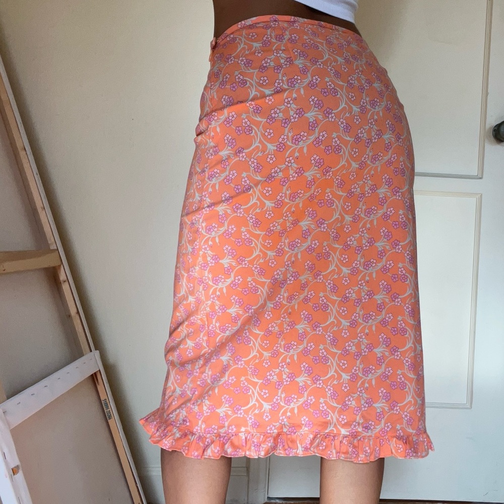 vintage polo ralph lauren floral skirt with such a flattering fit. - Picture 3 of 4